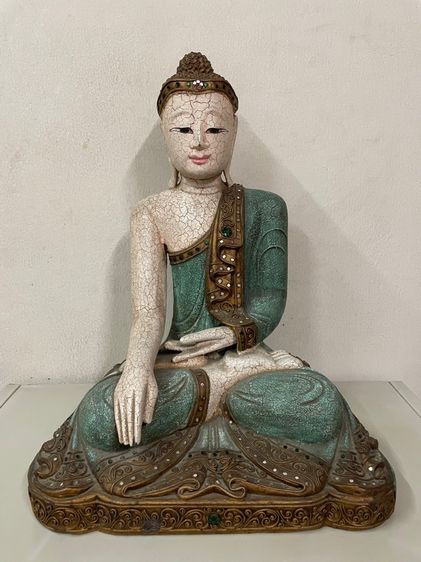 พระไม้แกะสลักจากไม้ท่อนเดียว ศิลปะพม่า