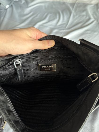 Prada Nylon Crossbody Bag  รูปที่ 4