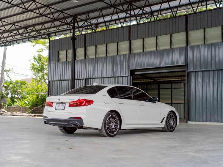 BMW Series 5 2020 530e Sedan ปลั๊กอินไฮบริด (PHEV) ไม่ติดแก๊ส เกียร์อัตโนมัติ ขาว รูปที่ 4