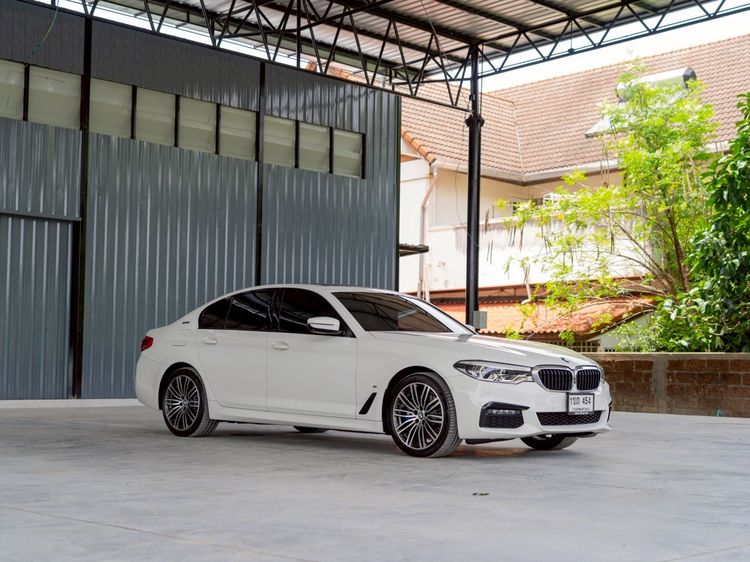 รถ BMW Series 5 530e สี ขาว