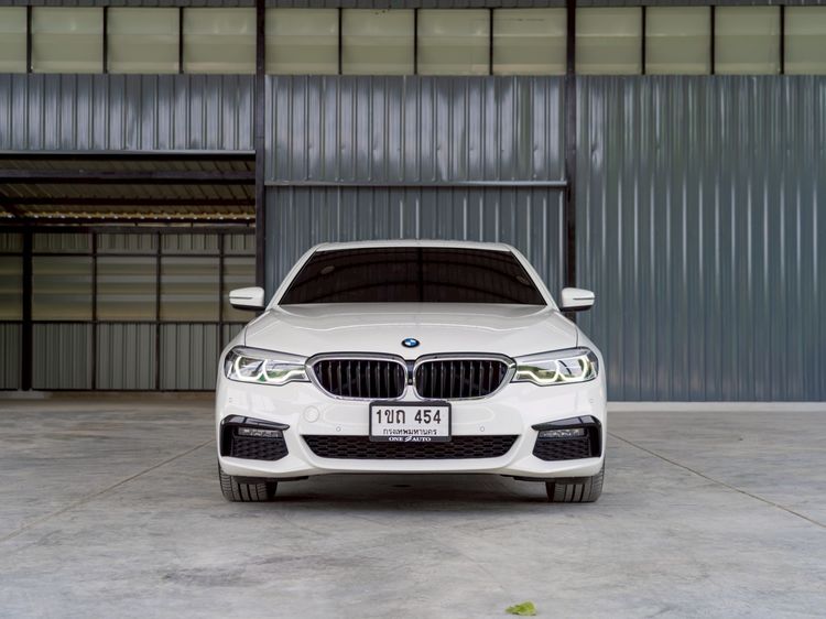 BMW Series 5 2020 530e Sedan ปลั๊กอินไฮบริด (PHEV) ไม่ติดแก๊ส เกียร์อัตโนมัติ ขาว รูปที่ 2