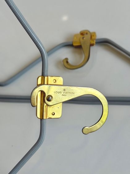 ไม้แขวนเสื้อ Louis Vuitton for Carryon แท้ รูปที่ 7