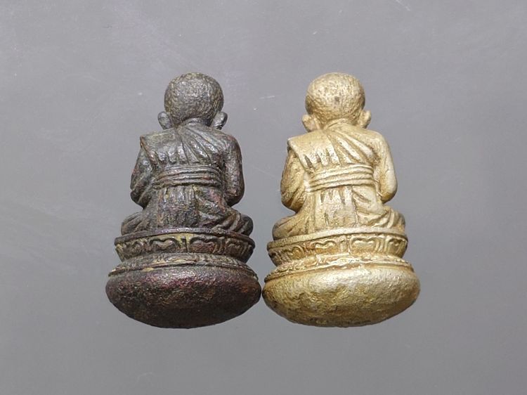 หลวงปู่ทวด รูปหล่อโบราณ พิมพ์เบ้าทุบ เล็ก รุ่นแรก เนื้อเงิน-นวะ วัดประสาทบุญญาวาส ปี2540 พร้อมกล่องเดิม รูปที่ 4