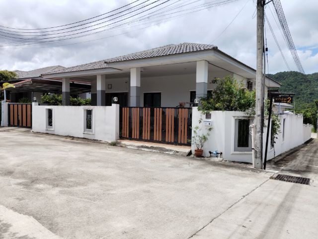 บ้านหัวมุม หลังแรก  
มีประตู 2 ฝั่ง   ราคา  ติดต่อ 0955212968   แวว
