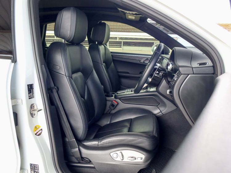 Porsche Macan 2019 2.0 4WD Utility-car เบนซิน ไม่ติดแก๊ส เกียร์อัตโนมัติ ขาว รูปที่ 3