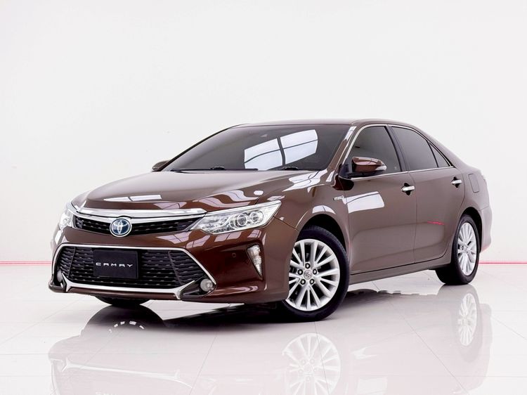 รถ Toyota Camry 2.5 Hybrid สี น้ำตาล