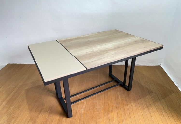  โต๊ะทำงานวัสดุดีแข็งแรงน่าใช้แนะนำเลยค่ะสภาพยังดีมากอาจมีร่องรอยการใช้งานเดิมมาบ้างโดยรวมสภาพดีค่ะ  รูปที่ 4