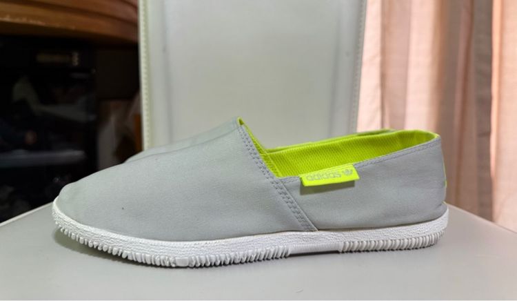 รองเท้าผ้าใบ Adidas Slip on