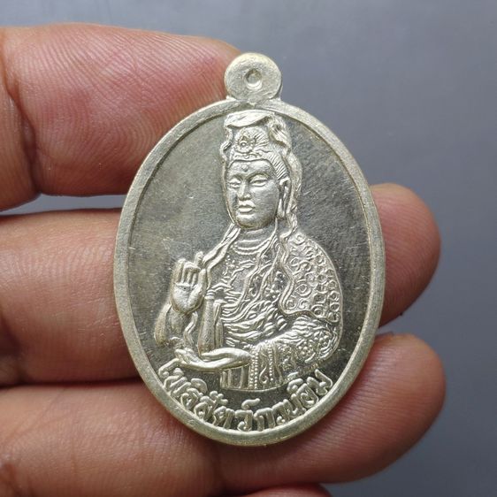 พระโพธิสัตว์กวนอิม ตั๊กม้อโจวซือ เนื้อเงิน ปลุกเสก 2 พิธีใหญ่ 2 แผ่นดินไทย-จีน วัดสุทัศนฯ-วัดกวงซิ่ว เมืองกวงโจว ประเทศจีน ปี2537 พร้อมกล่อง รูปที่ 3