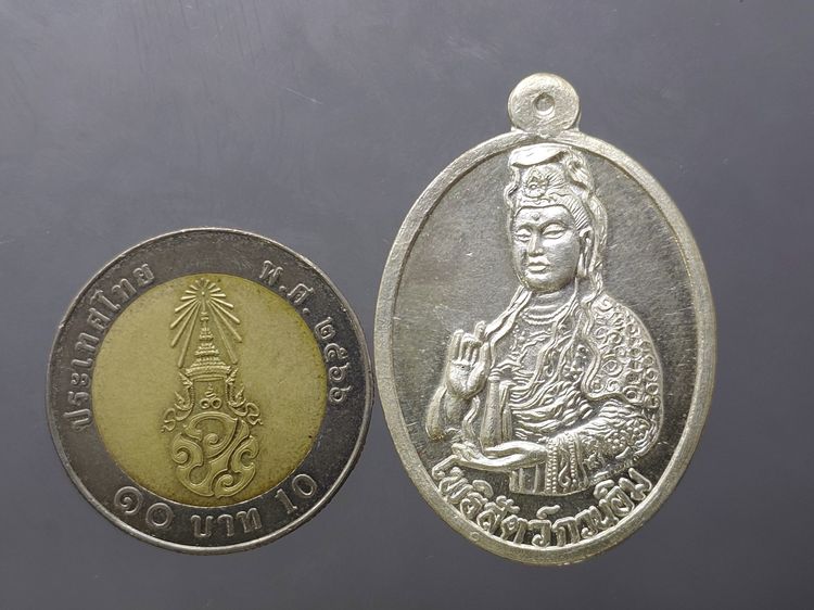 พระโพธิสัตว์กวนอิม ตั๊กม้อโจวซือ เนื้อเงิน ปลุกเสก 2 พิธีใหญ่ 2 แผ่นดินไทย-จีน วัดสุทัศนฯ-วัดกวงซิ่ว เมืองกวงโจว ประเทศจีน ปี2537 พร้อมกล่อง รูปที่ 5