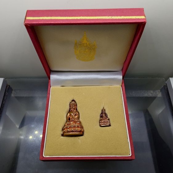 พระกริ่งพระชัยวัฒน์ มหาราช 80 พรรษา รัชกาลที่9 เนื้อนวะโลหะ สมเด็จพระเทพฯ ทรงเททอง ธนาคารออมสิน จัดสร้าง วัดบวรนืเวศวิหาร ปี2550 พร้อมกล่องเ