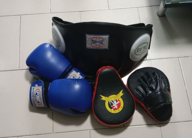 มวยและศิลประการต่อสู้ นวมชกมวย 3 ชิ้น