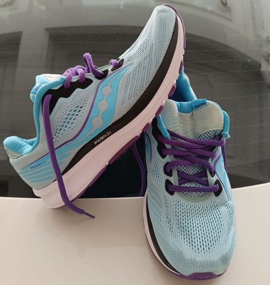 ขายถูก Saucony Pwrrun สีฟ้า size 40 250cm ของแท้ สภาพดี เบามาก