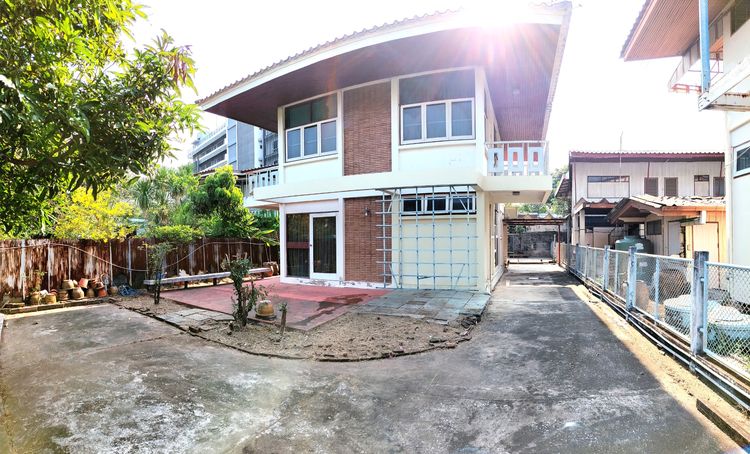 มีบางส่วน สร้างเสร็จก่อน 2010 ขายบ้านเดี่ยว 2 ชั้น พร้อมที่ดิน 105 ตร.วา ใกล้ MRT แยกติวานนท์เพียง 180 เมตร  รูปที่ 2