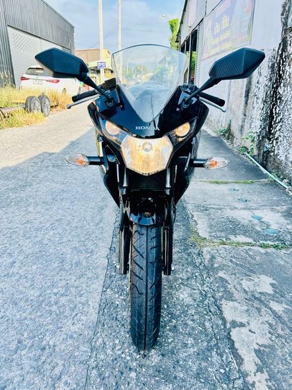 Honda CBR150R ปี2018 ทรง Sport เรือนไมล์ดิจิตอล สด-ผ่อน รูปที่ 2