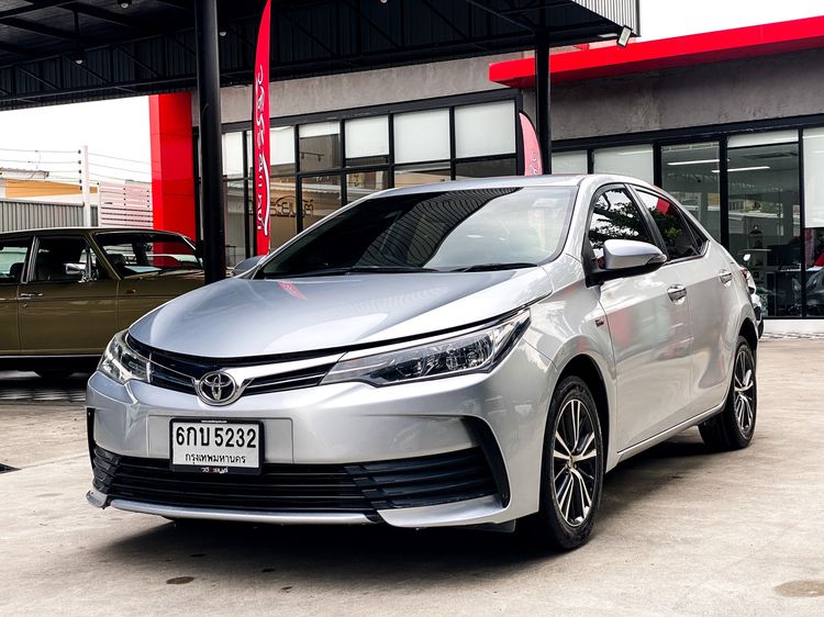 รถ Toyota Altis 1.8 E สี บรอนซ์เงิน