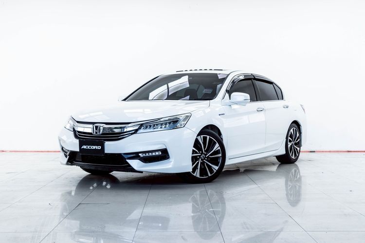 รถ Honda Accord 2.0 Hybrid Tech สี ขาว
