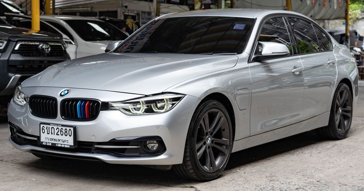 BMW Series 3 2019 330e Sedan ปลั๊กอินไฮบริด (PHEV) ไม่ติดแก๊ส เกียร์อัตโนมัติ เทา รูปที่ 2
