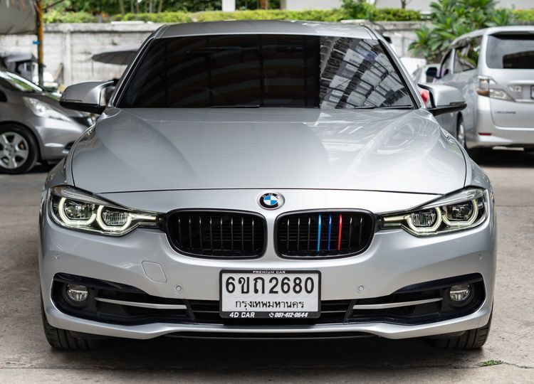 รถ BMW Series 3 330e สี เทา