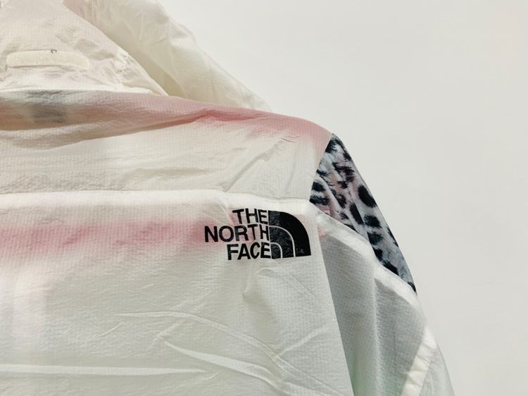 เสื้อกันหหนาว THE NORT FACE แท้ 💯 size S ขนาด อก 22 ยาว 26.5 นิ้ว สภาพใหม่มาก ผ้าร่ม มีที่คลุมหัว ดีเทลสวย หายากน่าสะสมครับ รูปที่ 10