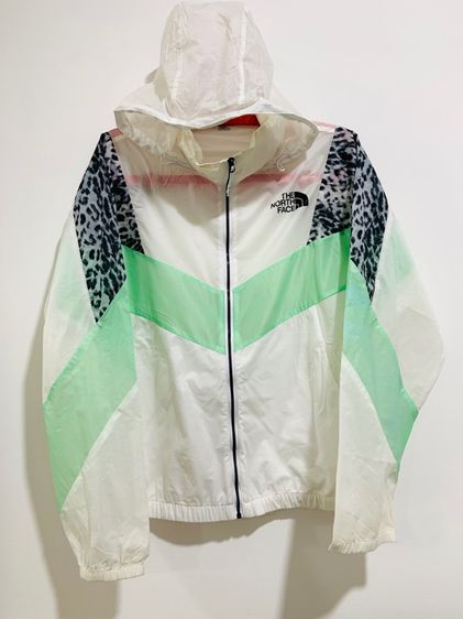 ขาว อื่นๆ แขนยาว อื่นๆ อื่นๆ เสื้อกันหหนาว THE NORT FACE แท้ 💯 size S ขนาด อก 22 ยาว 26.5 นิ้ว สภาพใหม่มาก ผ้าร่ม มีที่คลุมหัว ดีเทลสวย หายากน่าสะสมครับ