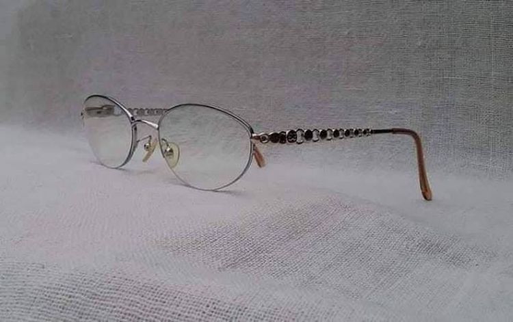 แว่นสายตาสองกษัตริย์–เงิน–ทอง–สัญชาติเยอรมันโดยช่างฝีมือฝรั่งเศส ESCADA 'เอสคาด้า' โมเดลโบราณยุคซีวิลวอร์–วงรี–คลาสสิค เลนส์บลูโพรเทคมัลติโค้ท ค่าสายตายาว 175...Authentic Vintage ESCADA handcrafted in France
 รูปที่ 8