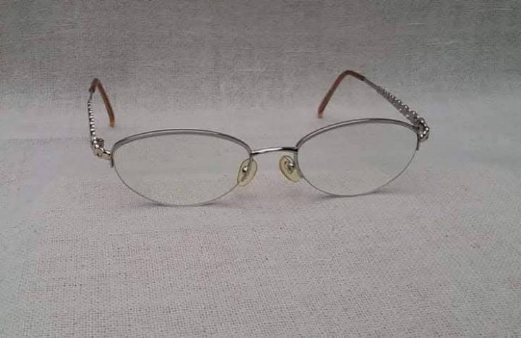 แว่นสายตาสองกษัตริย์–เงิน–ทอง–สัญชาติเยอรมันโดยช่างฝีมือฝรั่งเศส ESCADA 'เอสคาด้า' โมเดลโบราณยุคซีวิลวอร์–วงรี–คลาสสิค เลนส์บลูโพรเทคมัลติโค้ท ค่าสายตายาว 175...Authentic Vintage ESCADA handcrafted in France
 รูปที่ 10