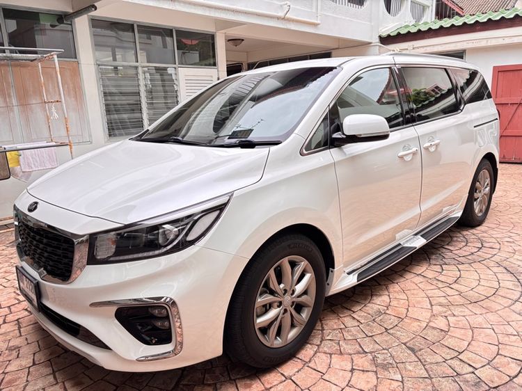 รถ Kia Grand Carnival 2.2 EX สี ขาว