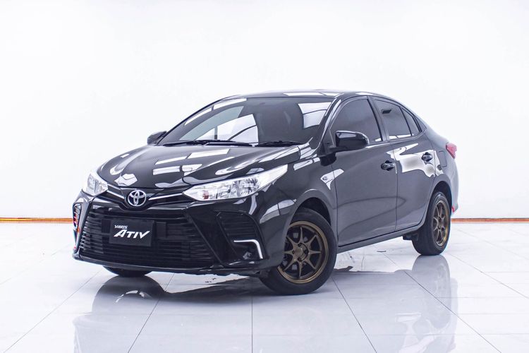 รถ Toyota Yaris ATIV 1.2 Entry สี ดำ