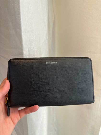 ไม่ระบุ ดำ หนังแท้ กระเป๋าสตางค์ BALENCIAGA WA006543 ของแท้ ไม่มีอุปกรณ์อื่นๆเพราะหาไม่เจอแล้ว 