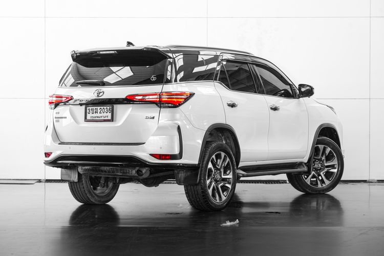 Toyota Fortuner 2022 2.4 Legender 4WD Utility-car เบนซิน ไม่ติดแก๊ส เกียร์อัตโนมัติ ขาว รูปที่ 4