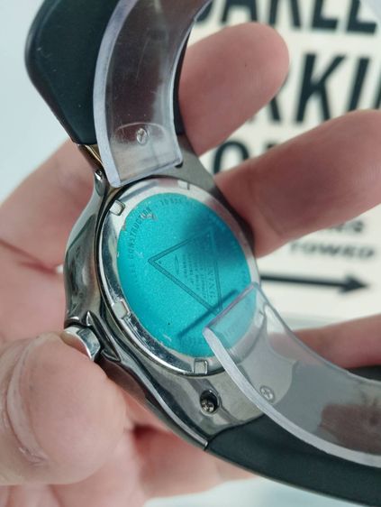 นาฬิกา Oakley Crush 2.0 Ion Plated หมาปีศาจ รูปที่ 8