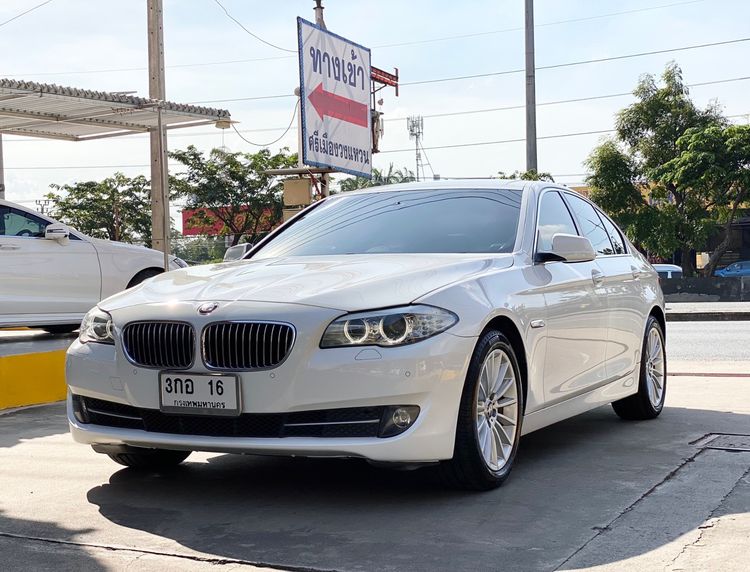 BMW Series 5 2013 528i Sedan เบนซิน ไม่ติดแก๊ส เกียร์อัตโนมัติ ขาว รูปที่ 3