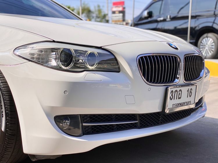 BMW Series 5 2013 528i Sedan เบนซิน ไม่ติดแก๊ส เกียร์อัตโนมัติ ขาว รูปที่ 2