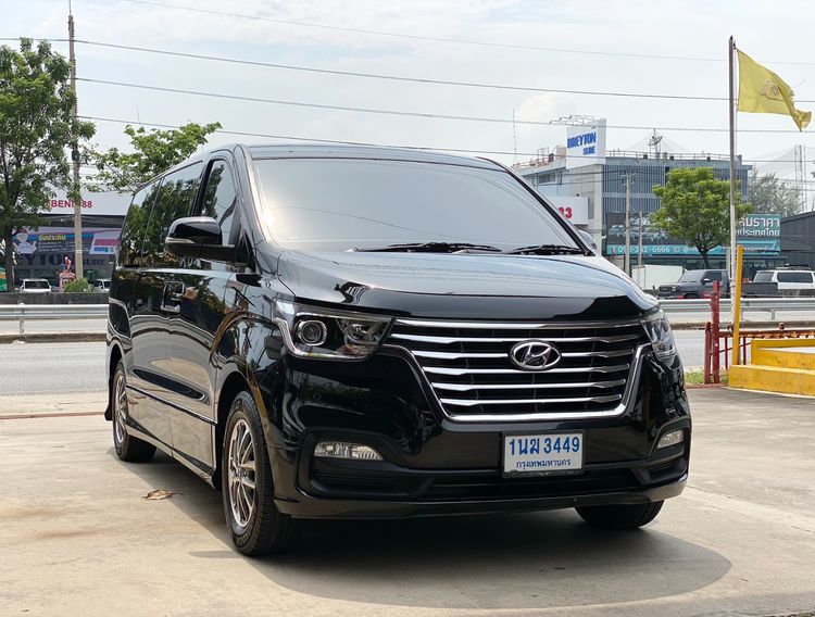 รถ Hyundai H-1  2.5 Deluxe สี ดำ
