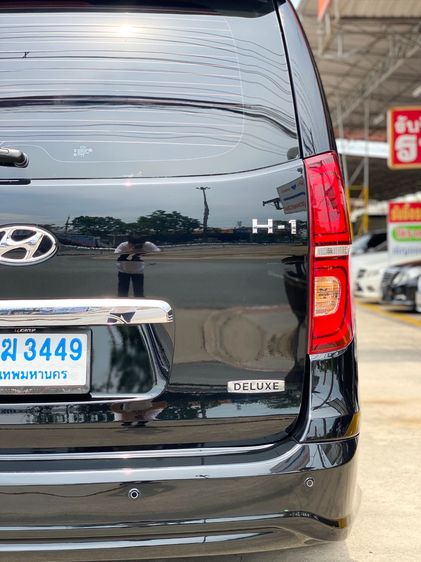 Hyundai H-1  2022 2.5 Deluxe Van ดีเซล ไม่ติดแก๊ส เกียร์อัตโนมัติ ดำ รูปที่ 4