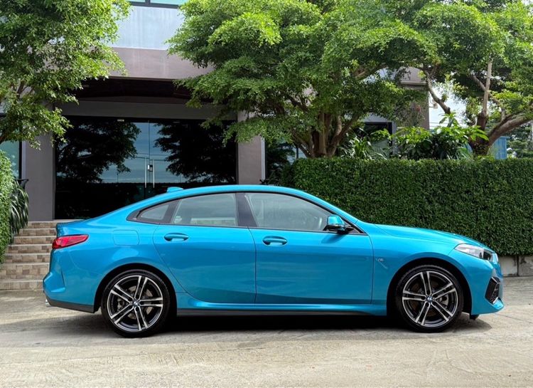 BMW Series 2 2021 220i Sedan เบนซิน ไม่ติดแก๊ส เกียร์อัตโนมัติ ฟ้า รูปที่ 2