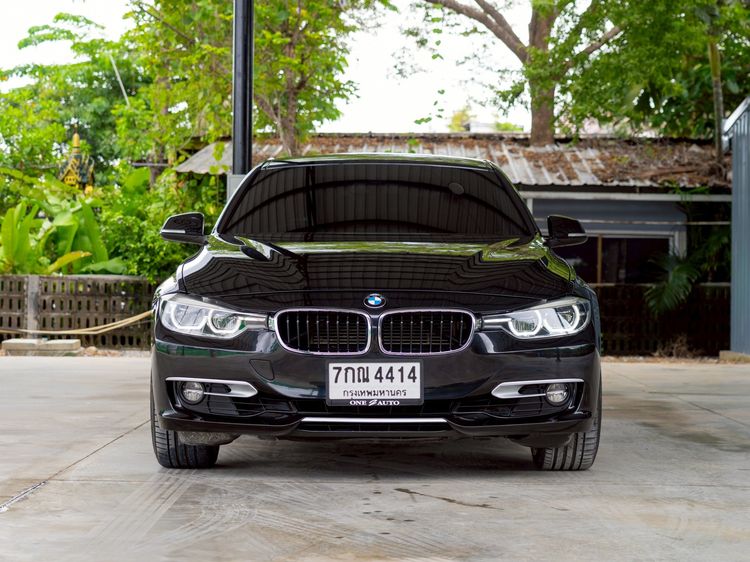 BMW Series 3 2018 330e Sedan ปลั๊กอินไฮบริด (PHEV) ไม่ติดแก๊ส เกียร์อัตโนมัติ ดำ รูปที่ 2