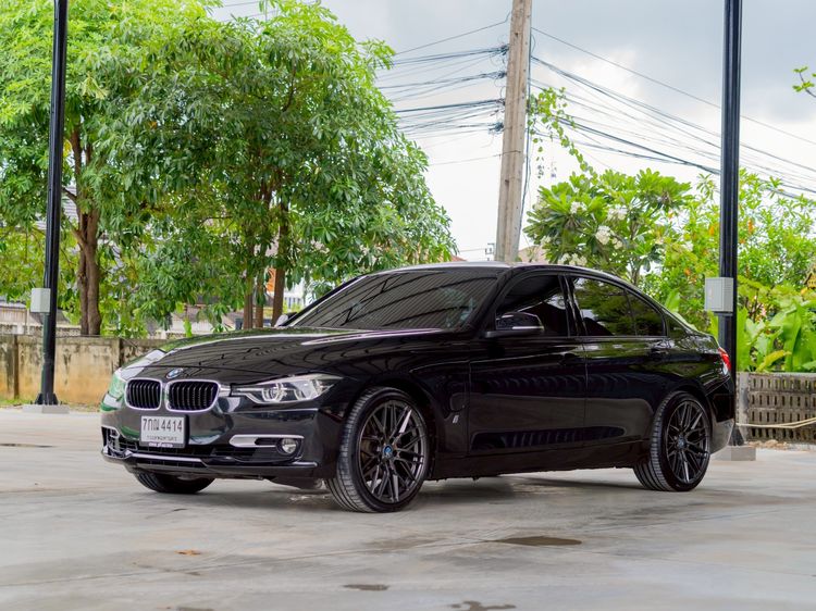 BMW Series 3 2018 330e Sedan ปลั๊กอินไฮบริด (PHEV) ไม่ติดแก๊ส เกียร์อัตโนมัติ ดำ รูปที่ 3