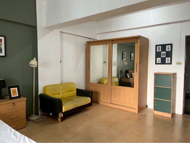 มีบางส่วน อื่นๆ สร้างเสร็จก่อน 2010 ไม่อนุญาต บางกะปิคอนโด ห้องเดี่ยว ทำเลดีมากซอยนวมินทร์ 1 รูปที่ 3