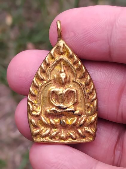 เหรียญหล่อเจ้าสัว รุ่นแรก ปี 2474 เนื้อทองเหลือง หลวงปู่บุญ วัดกลางบางแก้ว นครปฐม จารมือ ห่วงเชื่อม มีจารหลัง  เหรียญบาง มีน้ำหนัก เก่า เนื้