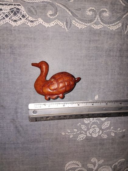 หงษ์ หยกน้ำผึ้ง สีเข้ม แกะสลักเป็นหงษ์ ขนาด กว้าง 2 ยาว 3 นิ้ว มีน้ำหนัก เนื้อดี เนื้อใส มีลายเป็นธรรมชาติ ลูบแล้วไม่คมมือ รับประกัน แท้ ฝีม รูปที่ 9