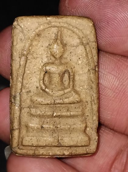 พระสมเด็จ พิมพ์ใหญ่ วัดระฆัง หลังอย่างสวย เนื้อผง เนื้อเน่า แกร่ง แห้ง เหยี่ยว ยุบ ย่น เนื้อจัด มีมวลสารลอย ขอบไม่มีรอยคมมือ เก่ามากถึงยุค ส