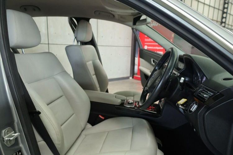 Mercedes-Benz E-Class 2011 E300 Sedan เบนซิน ไม่ติดแก๊ส เกียร์อัตโนมัติ บรอนซ์เงิน รูปที่ 3