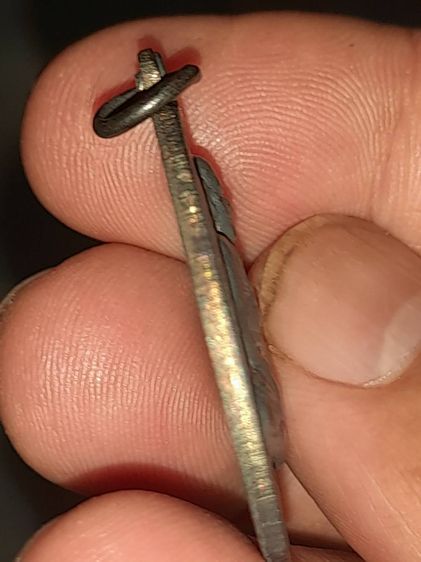 เหรียญรุ่นแรก หลังพระแม่ธรณีบีบมวยผม หลวงปู่หงษ์ พรหมปัญโญ สุสานทุ่งมน วัดเพชรบุรี ปี ๒๕๔๑ อายุ ๘๐ เนื้อทองแดงรมดำ สภาพสวย สมบูรณ์ สร้างน้อย รูปที่ 4