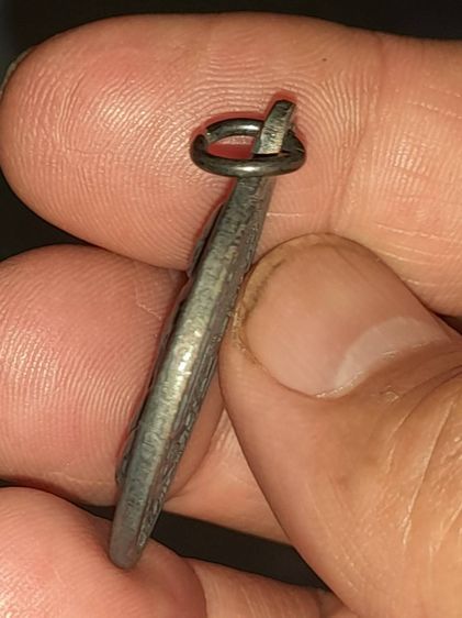 เหรียญรุ่นแรก หลังพระแม่ธรณีบีบมวยผม หลวงปู่หงษ์ พรหมปัญโญ สุสานทุ่งมน วัดเพชรบุรี ปี ๒๕๔๑ อายุ ๘๐ เนื้อทองแดงรมดำ สภาพสวย สมบูรณ์ สร้างน้อย รูปที่ 3