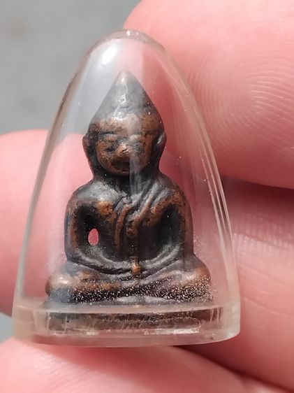 พระชัยวัฒน์ เนื้อโลหะ ขี้เบ้าเดิมตามซอกองค์พระ สวย คม ชัด ดูง่าย แท้ เก่าจริง หายาก เลี่ยมพลาสติก ไม่รู้ที่ พุทธคุณท่านครบเครื่องด้านเมตตามห รูปที่ 6