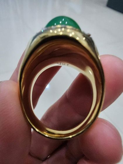 แหวน หัวสีเขียวคล้าย หยก ขายตามสภาพ เขียน 18K ในตัวเรือน ไม่ได้รับประกันของใหม่เก่าเก็บ รุ่นเก่าหายาก สวย ล้อมเพชร พร้อมส่งครับพี่ๆ รูปที่ 6