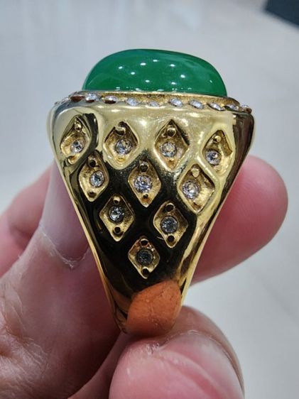 แหวน หัวสีเขียวคล้าย หยก ขายตามสภาพ เขียน 18K ในตัวเรือน ไม่ได้รับประกันของใหม่เก่าเก็บ รุ่นเก่าหายาก สวย ล้อมเพชร พร้อมส่งครับพี่ๆ รูปที่ 5