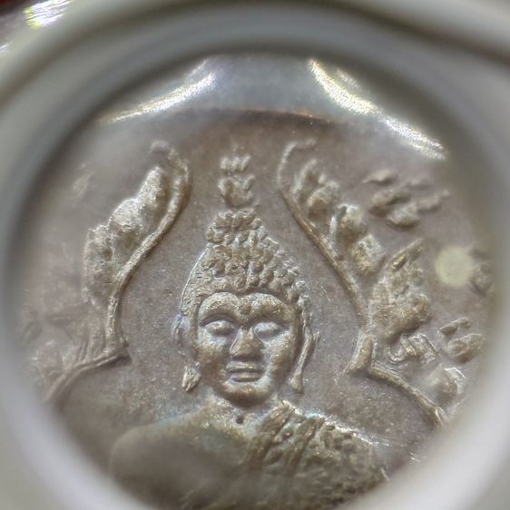 เหรียญพระแก้วมรกต เนื้อทองแดง รุ่นแรก บล็อกลึก รุ่นฉลองกรุง 150 ปี วัดพระศรีๆ รุ่นแรก รัชกาลที่7 สร้าง พ.ศ.2475 สภาพสวย รับประกันแท้ รูปที่ 6